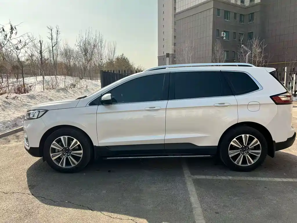 Ford Edge — фото 7