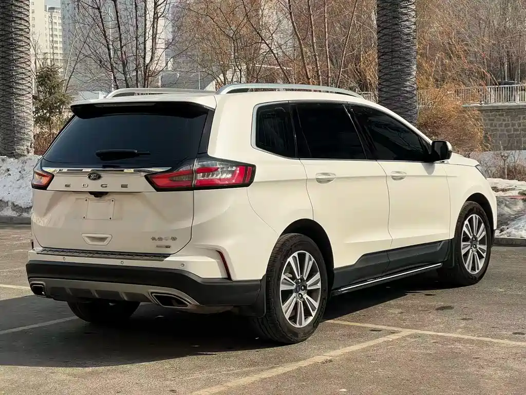 Ford Edge — фото 9