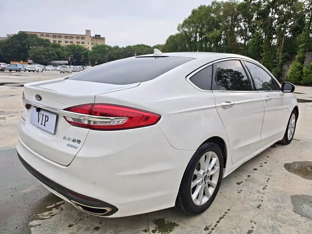 Ford Mondeo — фото 9