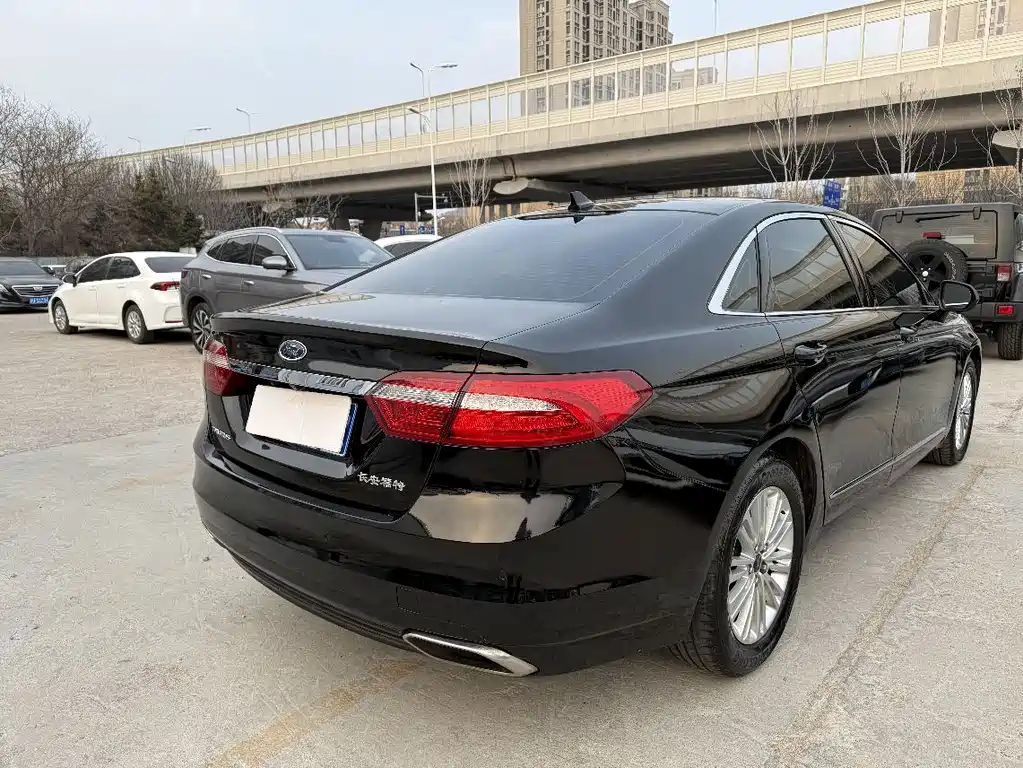 Ford Taurus — фото 10