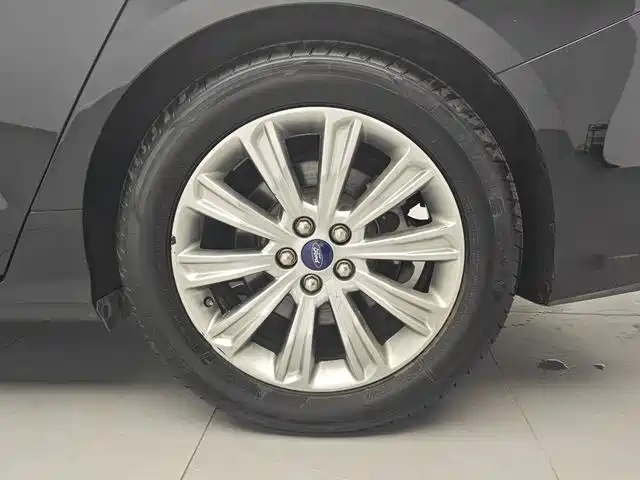 Ford Taurus — фото 19