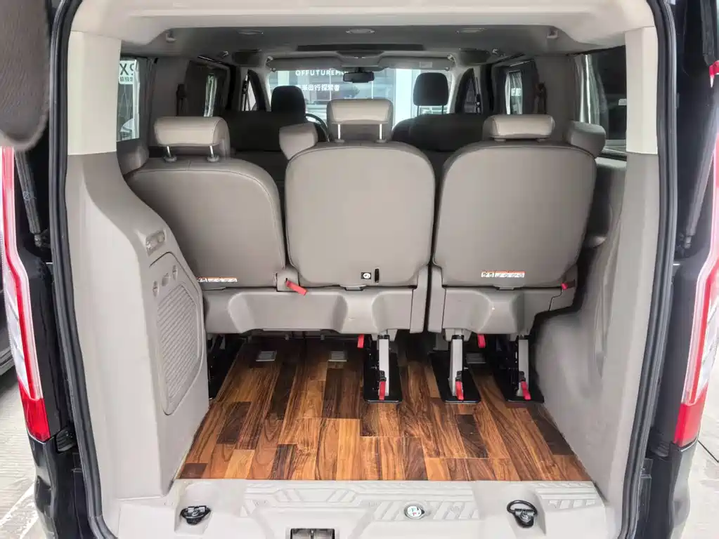 Ford Tourneo — фото 11