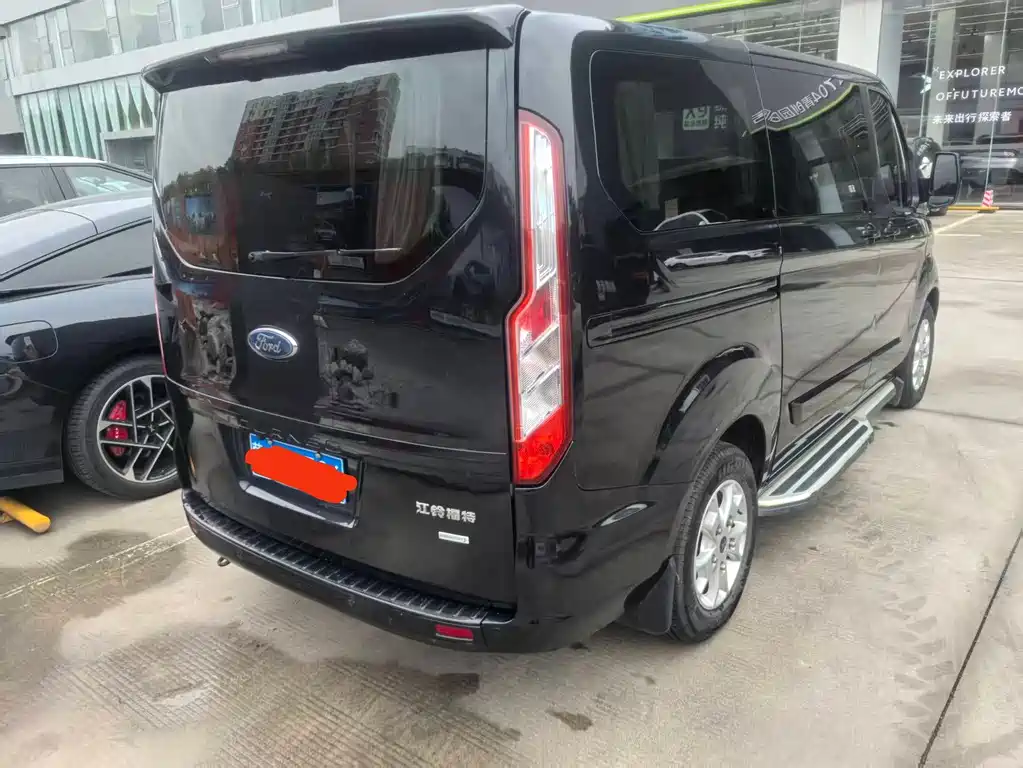 Ford Tourneo — фото 3