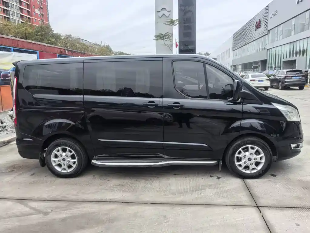 Ford Tourneo — фото 5