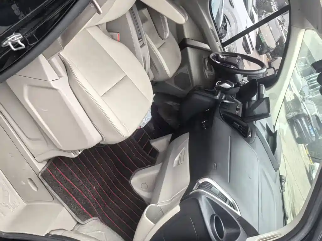 Ford Tourneo — фото 6
