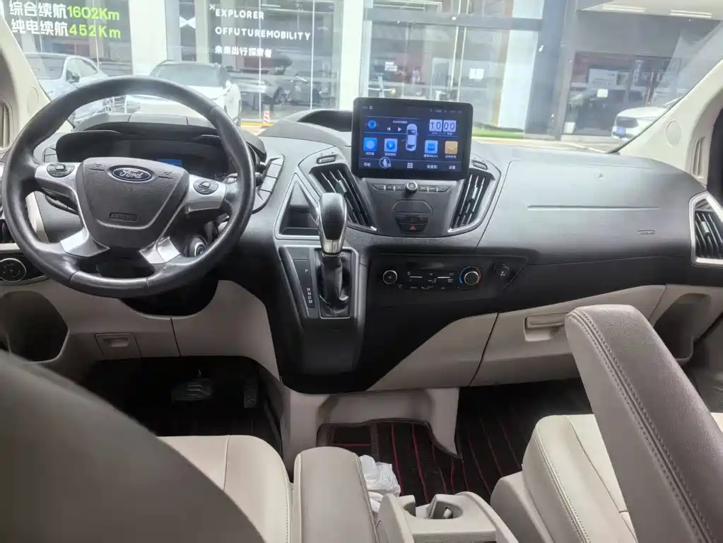 Ford Tourneo — фото 7