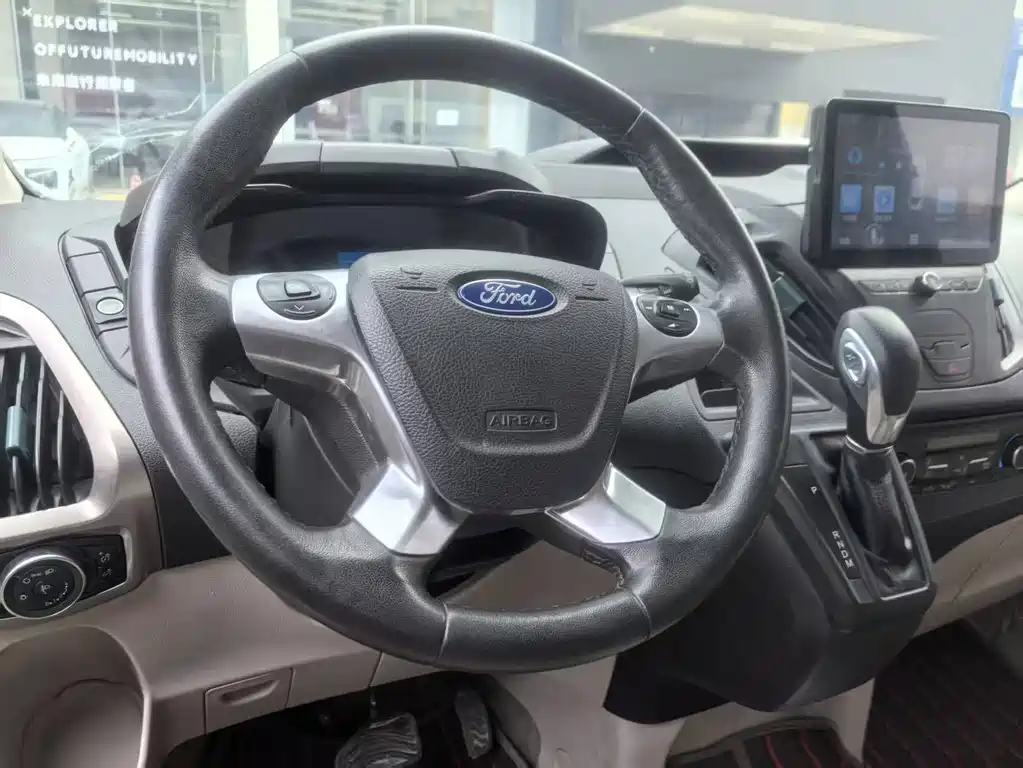 Ford Tourneo — фото 8