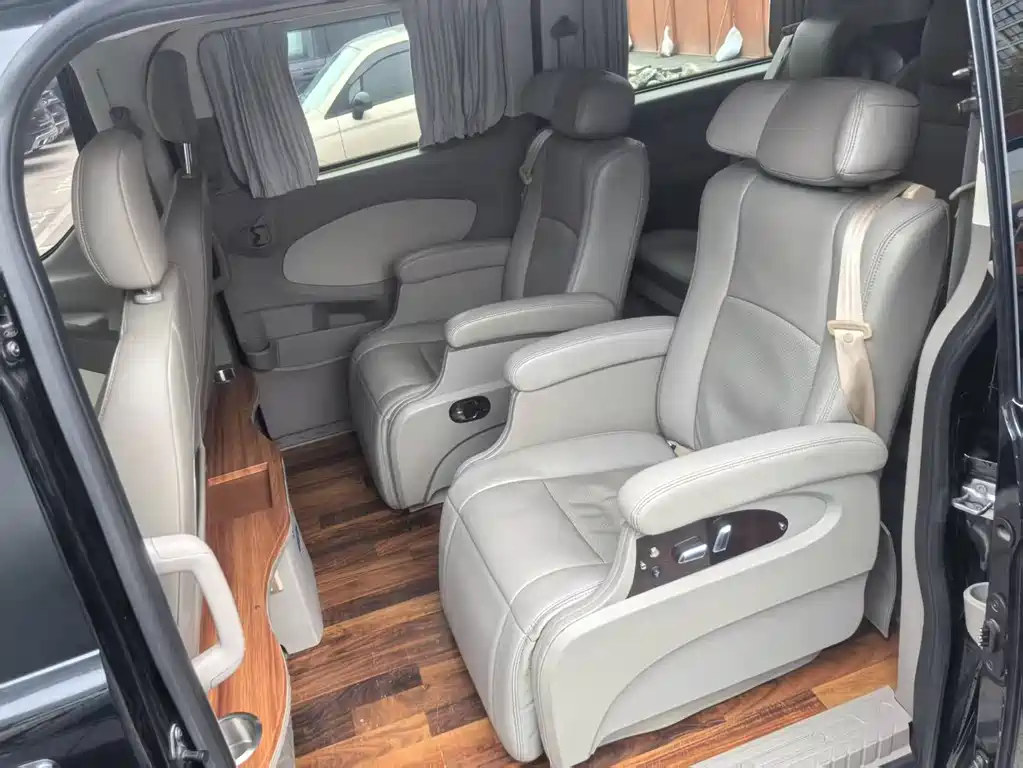 Ford Tourneo — фото 10