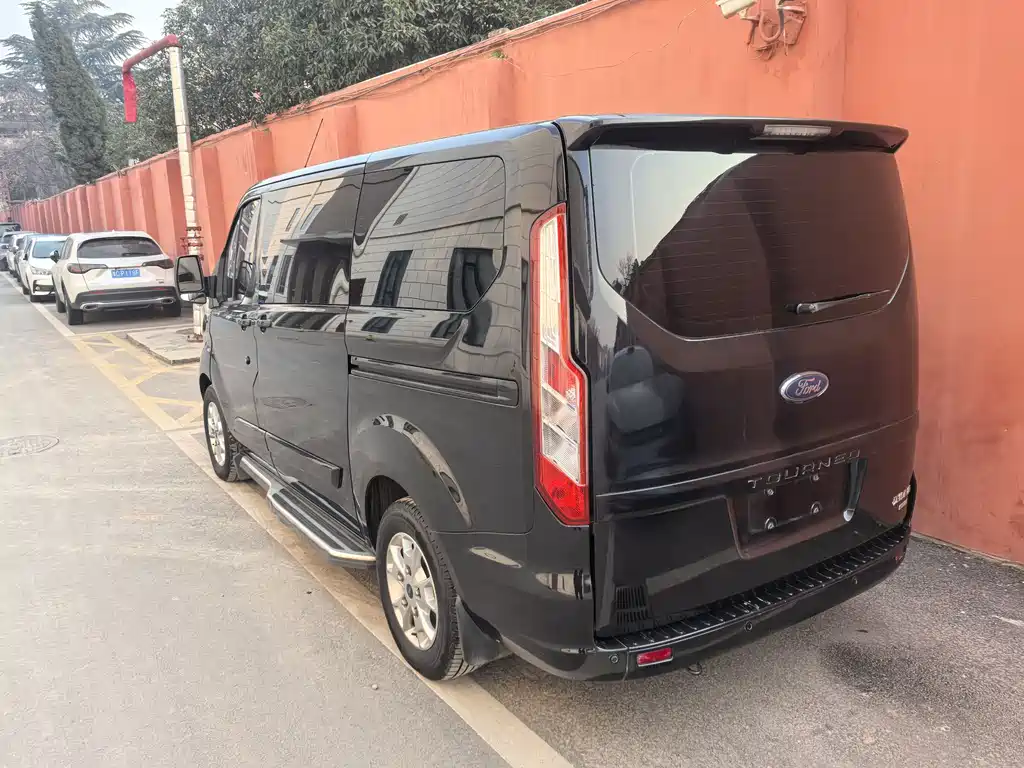 Ford Tourneo — фото 4