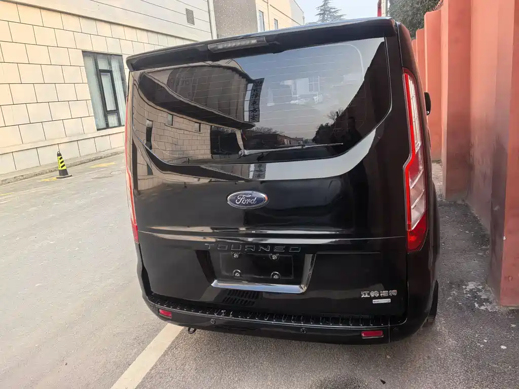 Ford Tourneo — фото 5