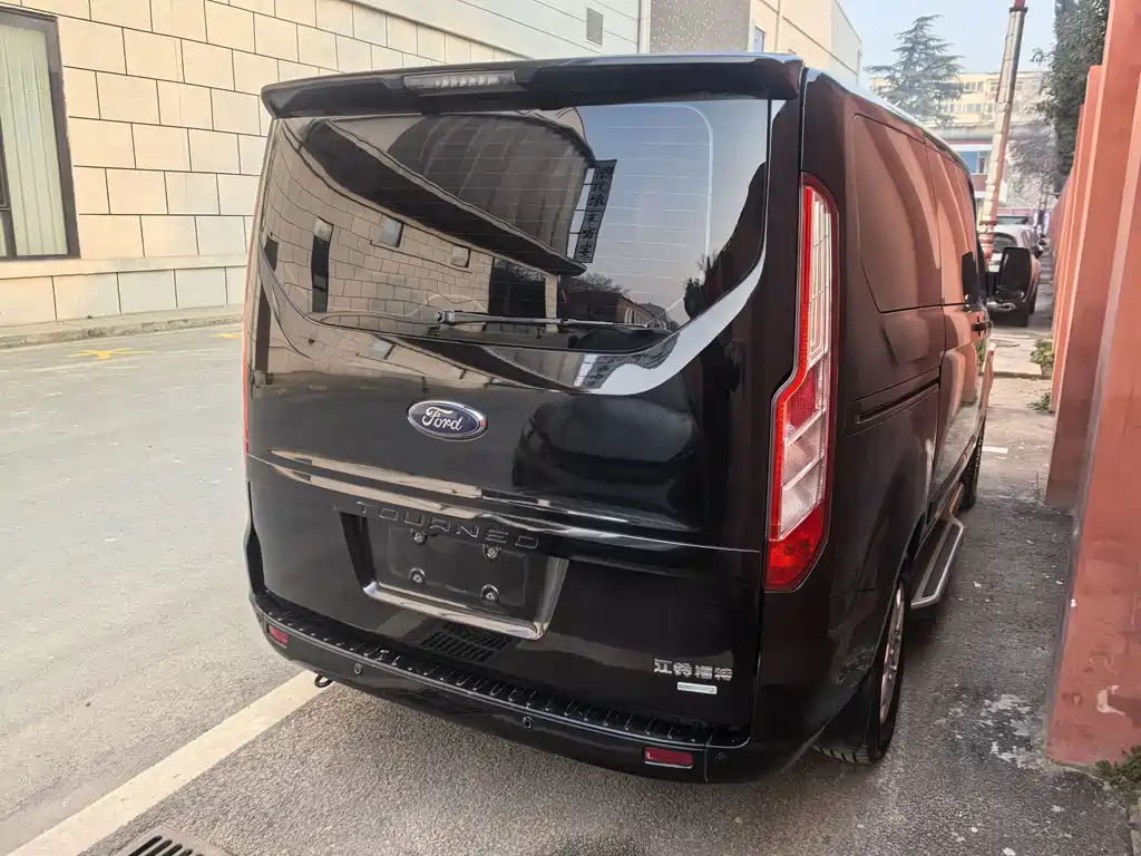 Ford Tourneo — фото 6