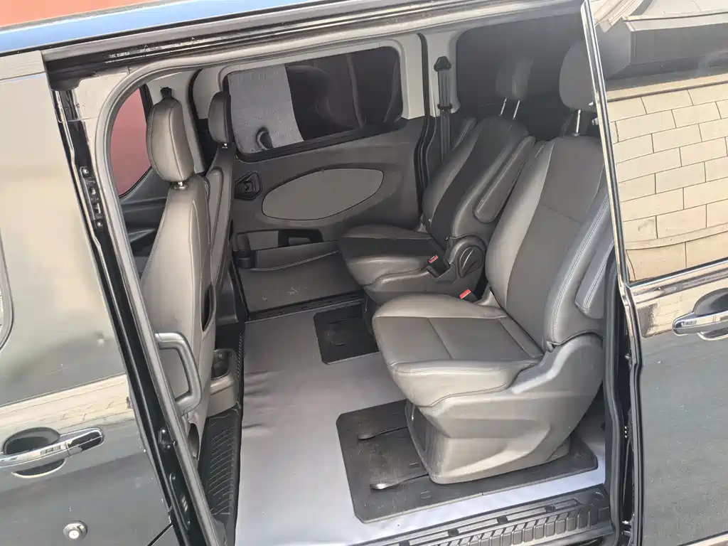 Ford Tourneo — фото 8