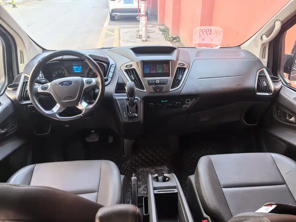 Ford Tourneo — фото 9