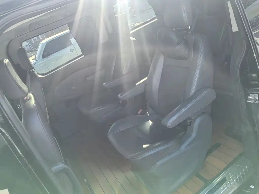 Ford Tourneo — фото 11