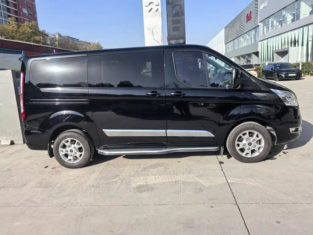 Ford Tourneo — фото 4