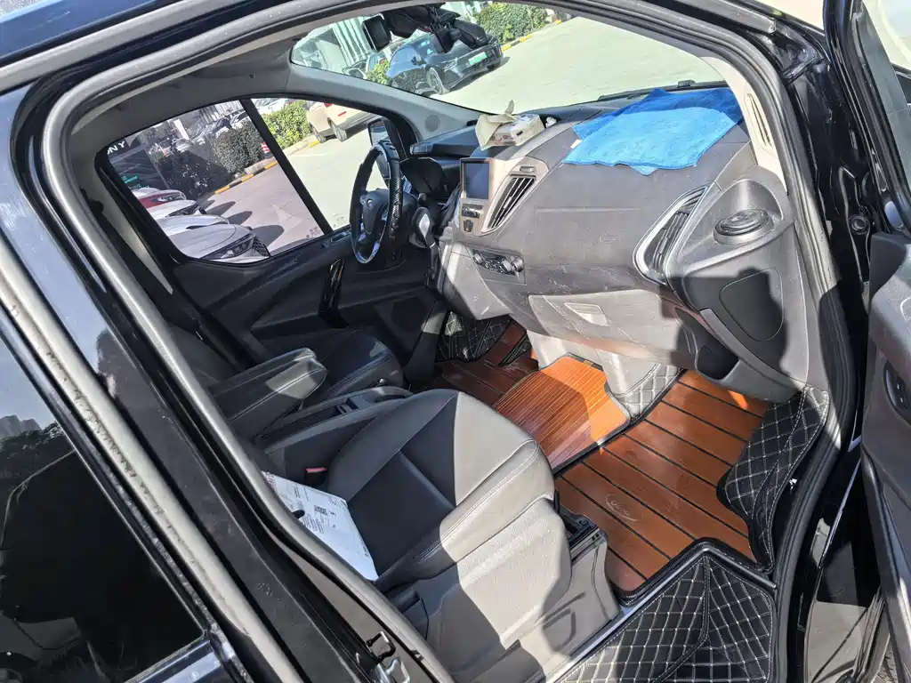 Ford Tourneo — фото 9