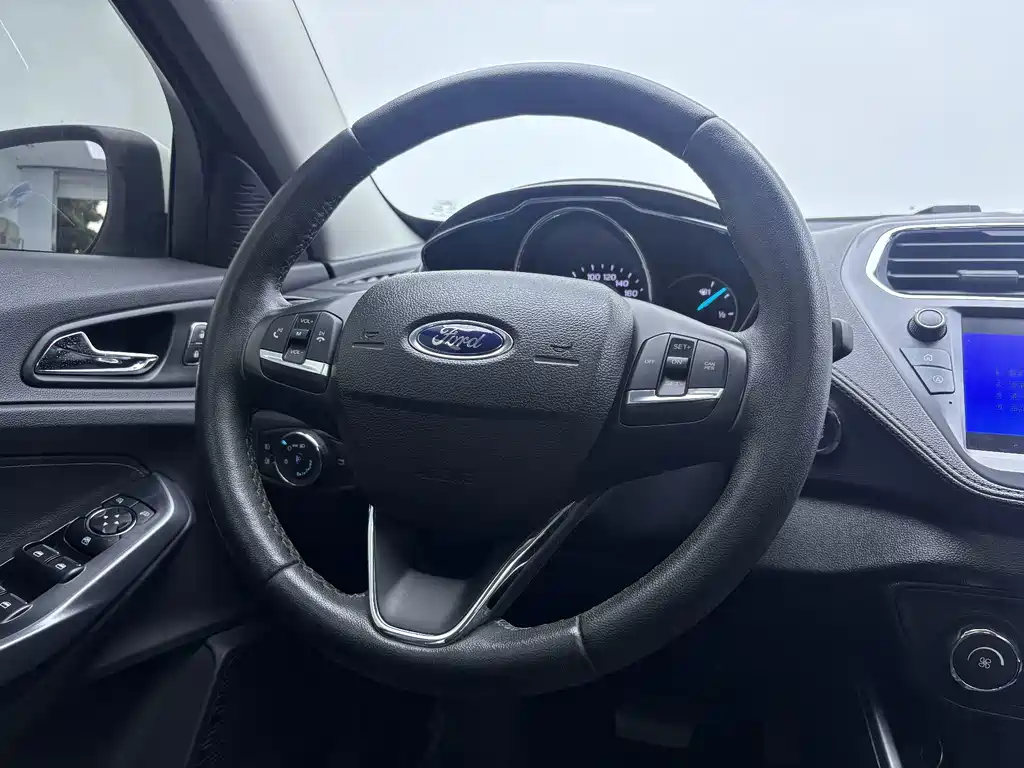 Ford Escort — фото 9