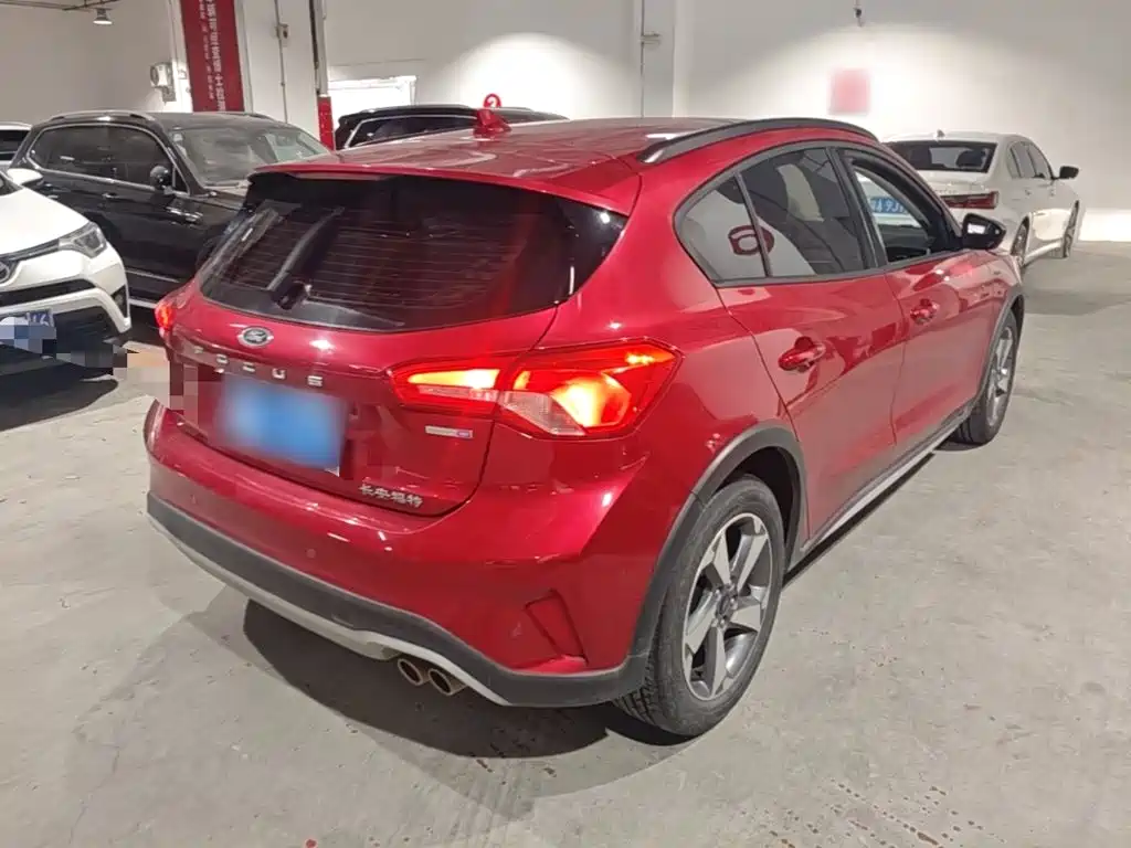 Ford Focus Active — фото 7
