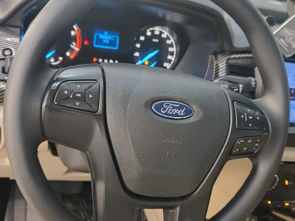 Ford Everest — фото 10