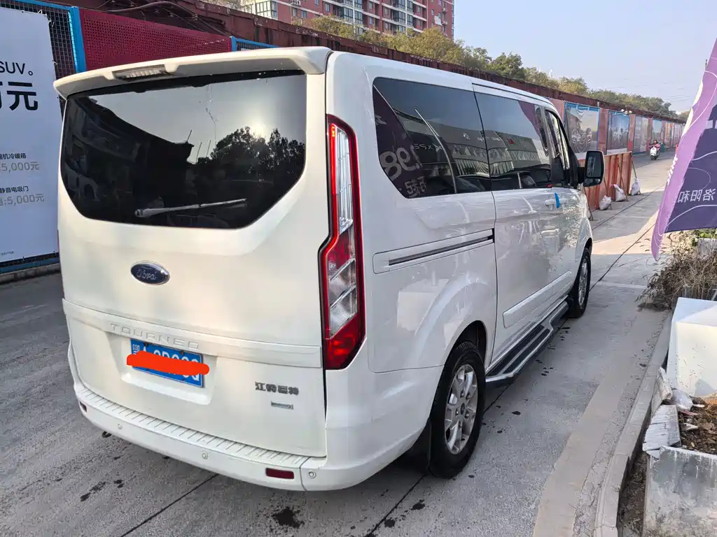 Ford Tourneo — фото 3