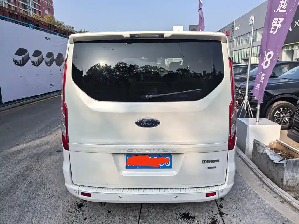 Ford Tourneo — фото 4