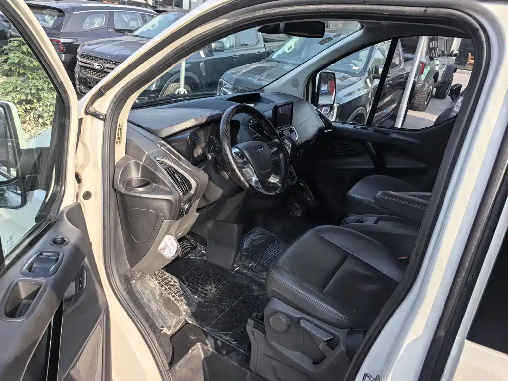 Ford Tourneo — фото 6