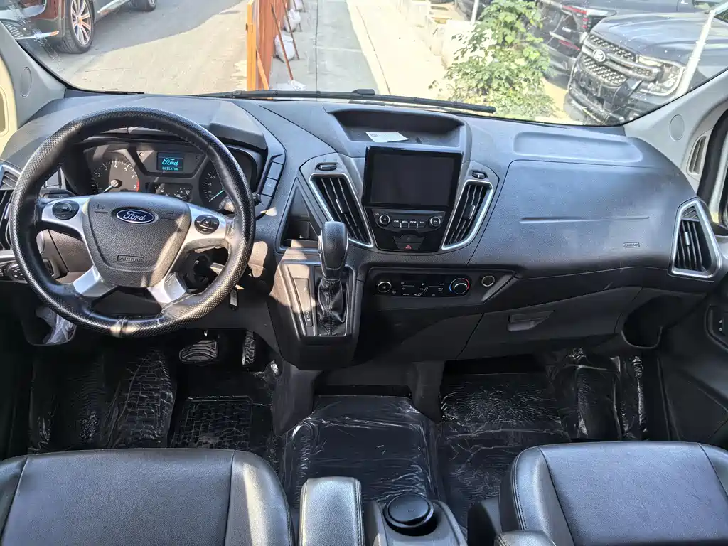 Ford Tourneo — фото 8