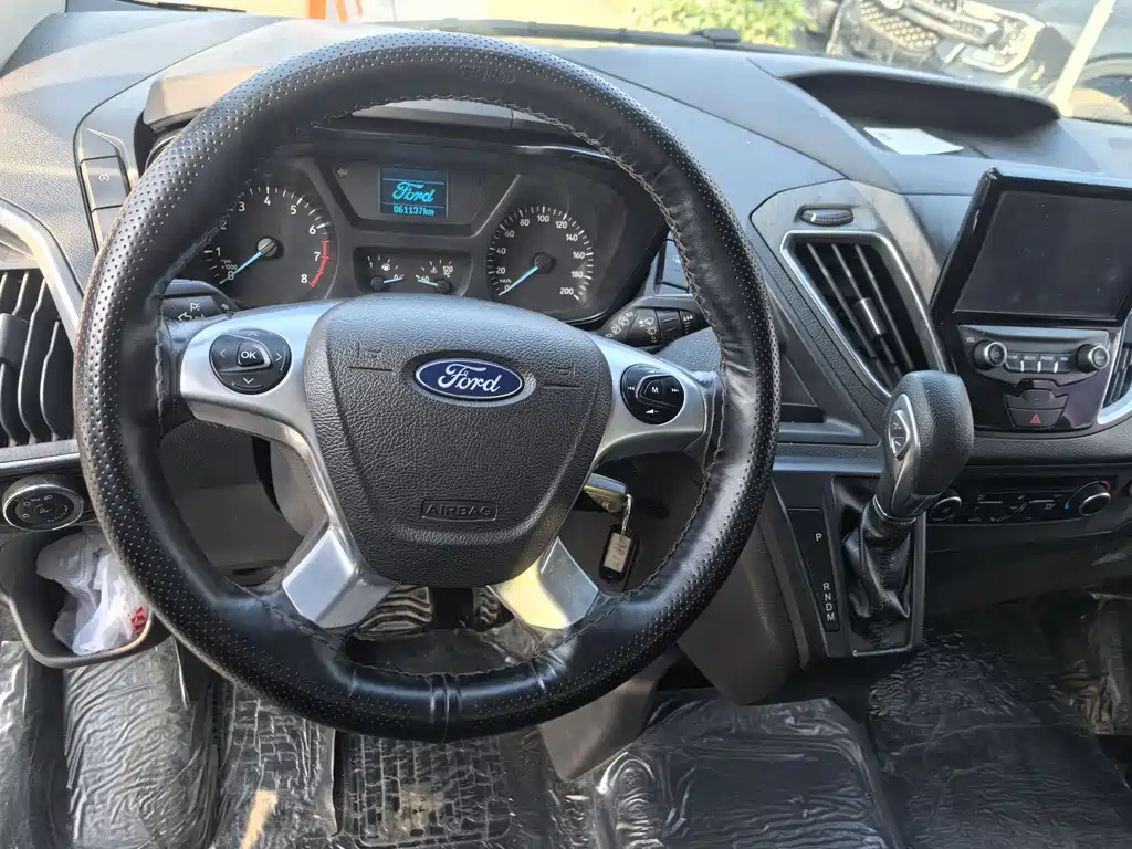 Ford Tourneo — фото 9