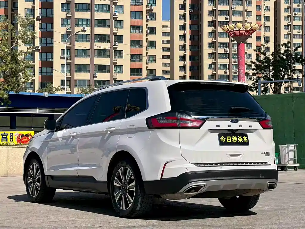 Ford Edge — фото 7