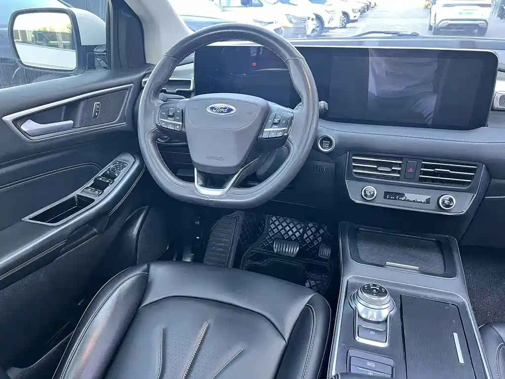 Ford Edge — фото 10