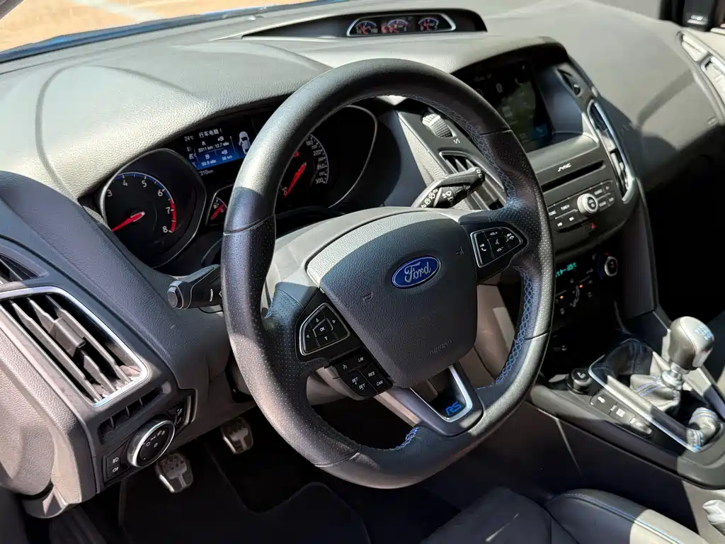 Ford Focus (Import) — фото 9