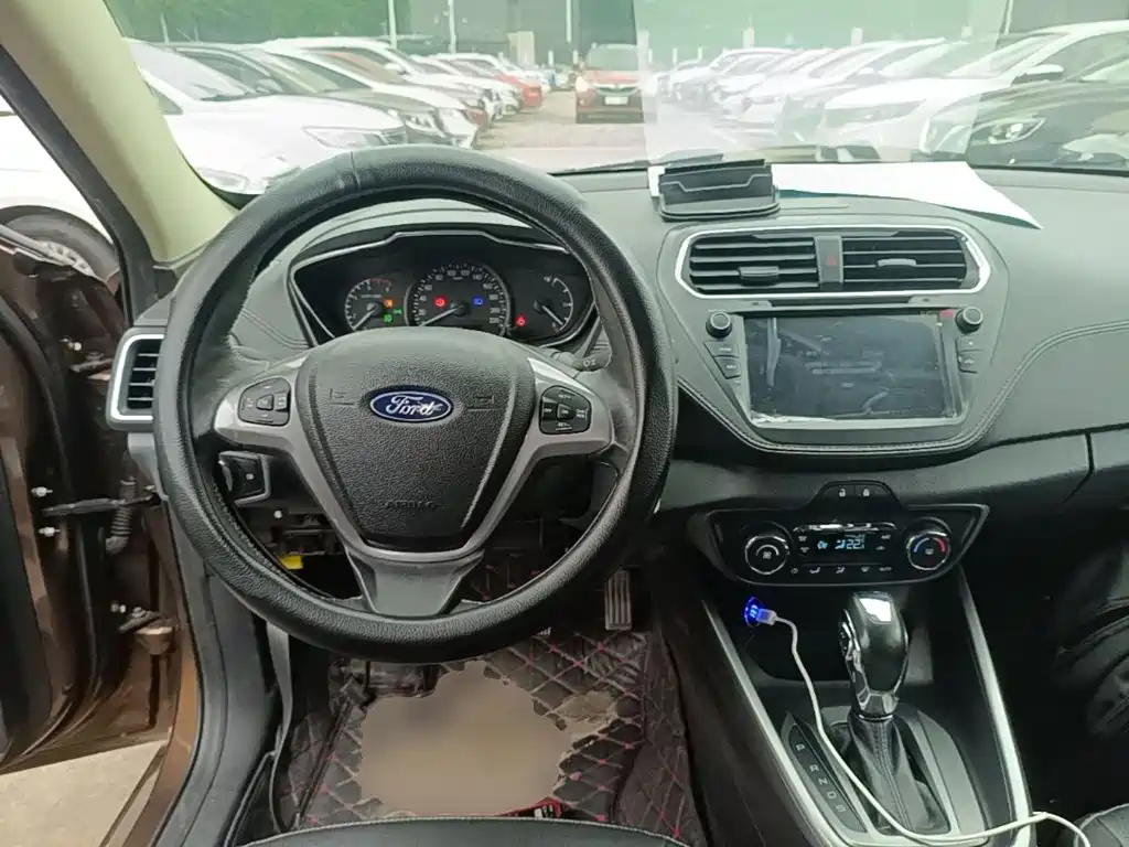 Ford Escort — фото 10