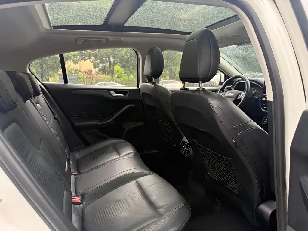Ford Focus Active — фото 29