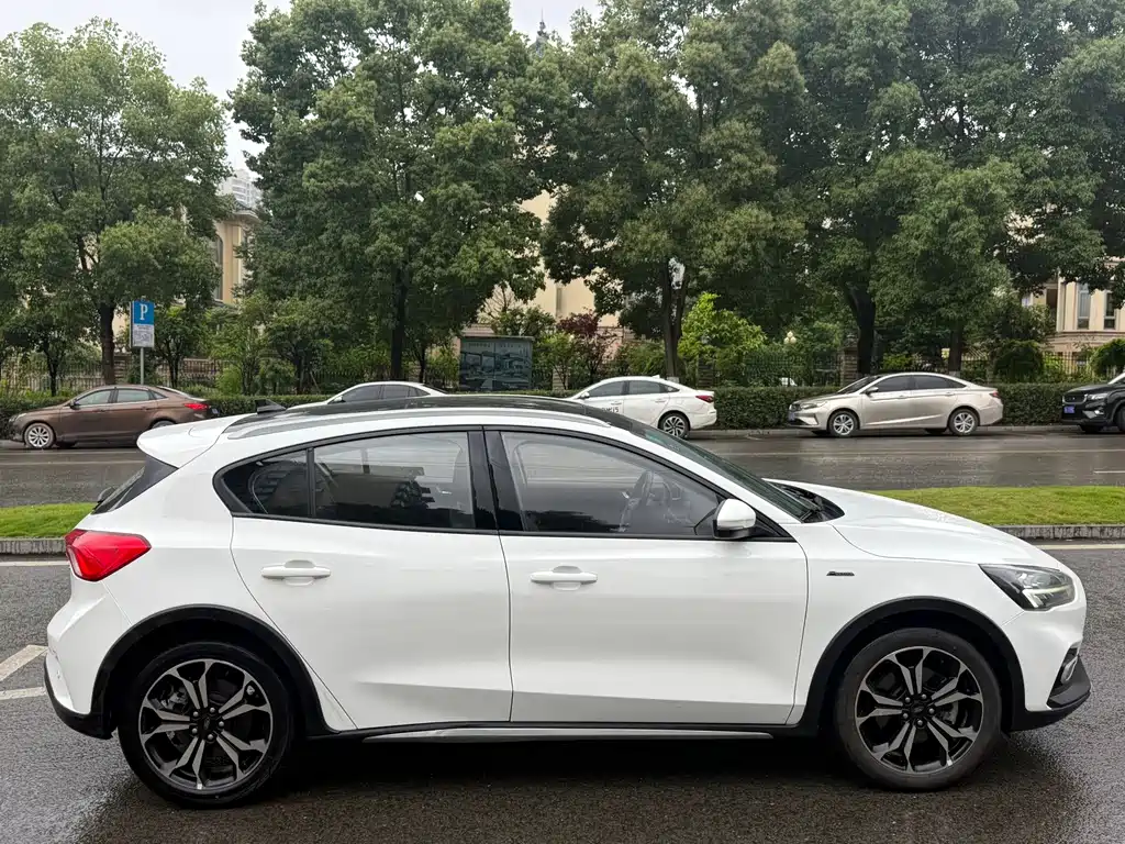 Ford Focus Active — фото 4