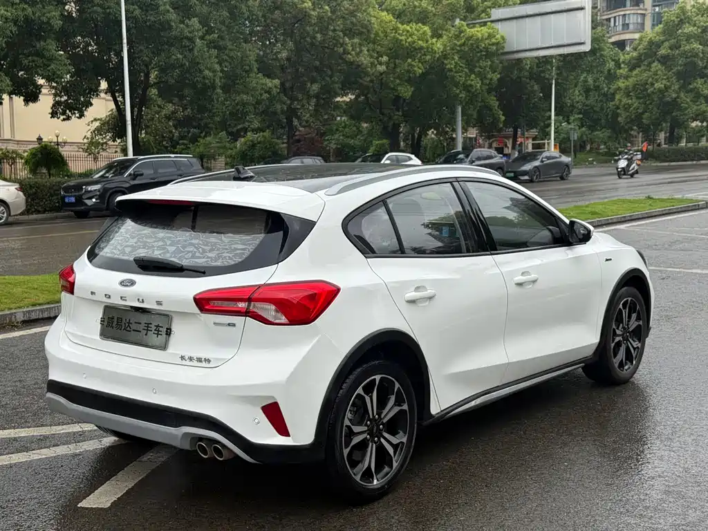 Ford Focus Active — фото 5