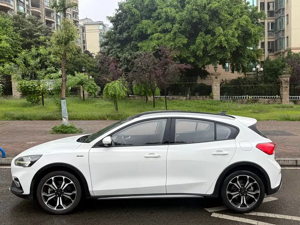 Ford Focus Active — фото 7