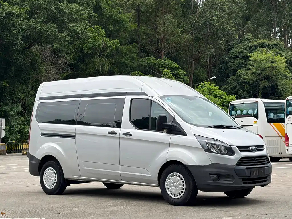 Ford Transit — фото 3