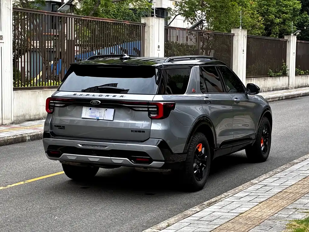 Ford Explorer — фото 10