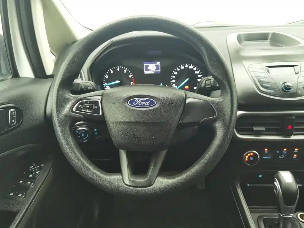 Ford Ecosport — фото 11
