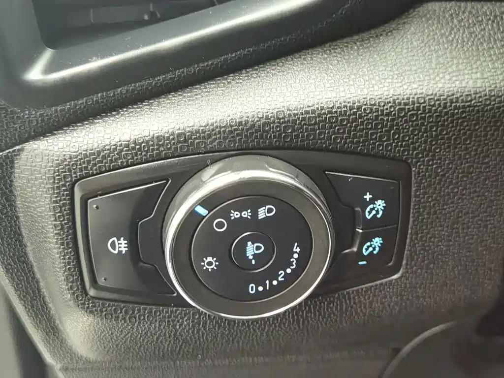 Ford Ecosport — фото 21