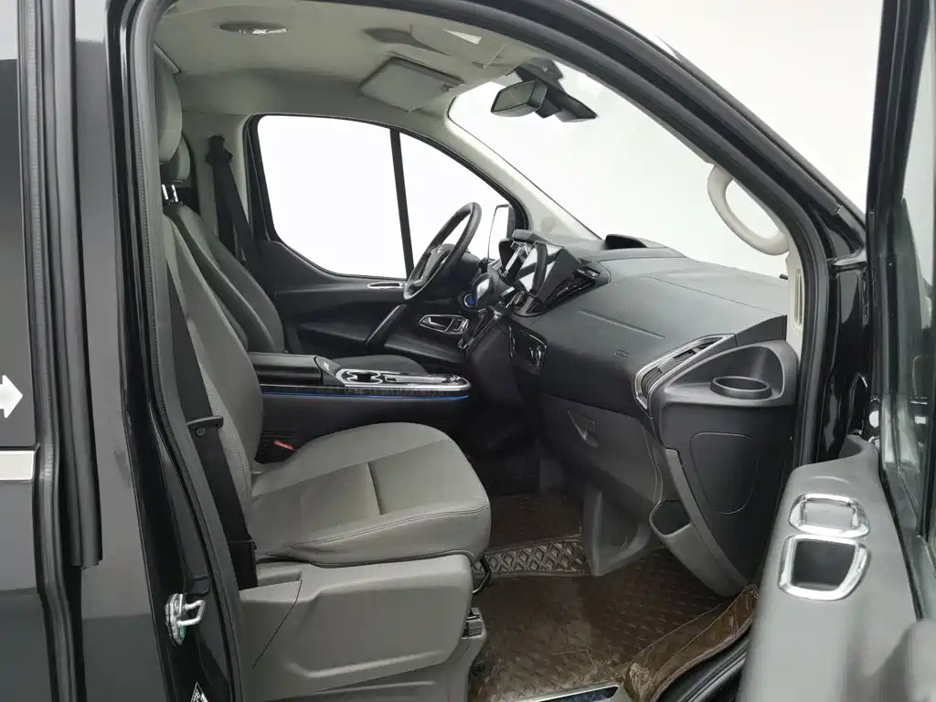 Ford Tourneo — фото 23