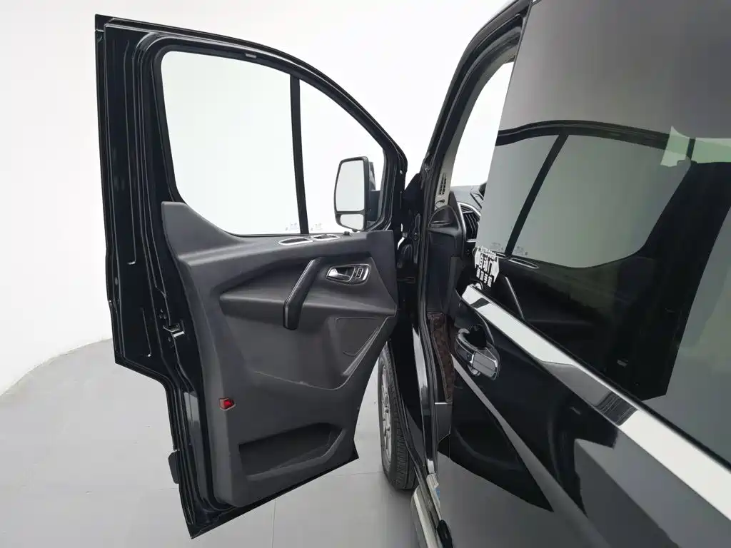 Ford Tourneo — фото 8