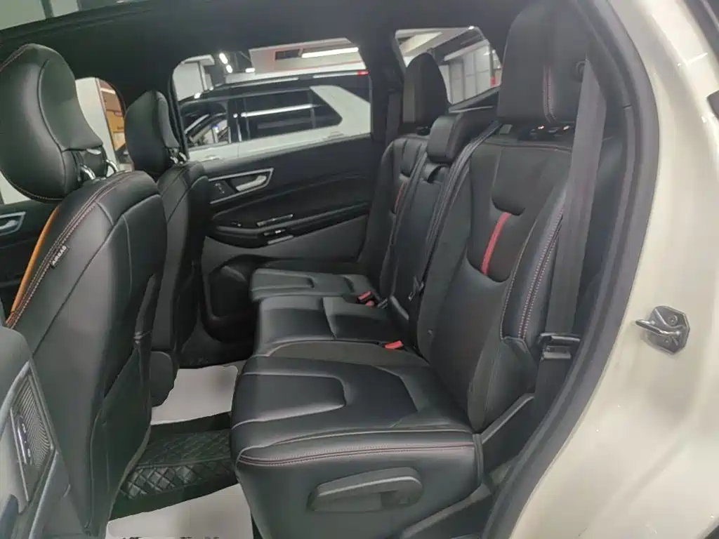 Ford Edge — фото 17