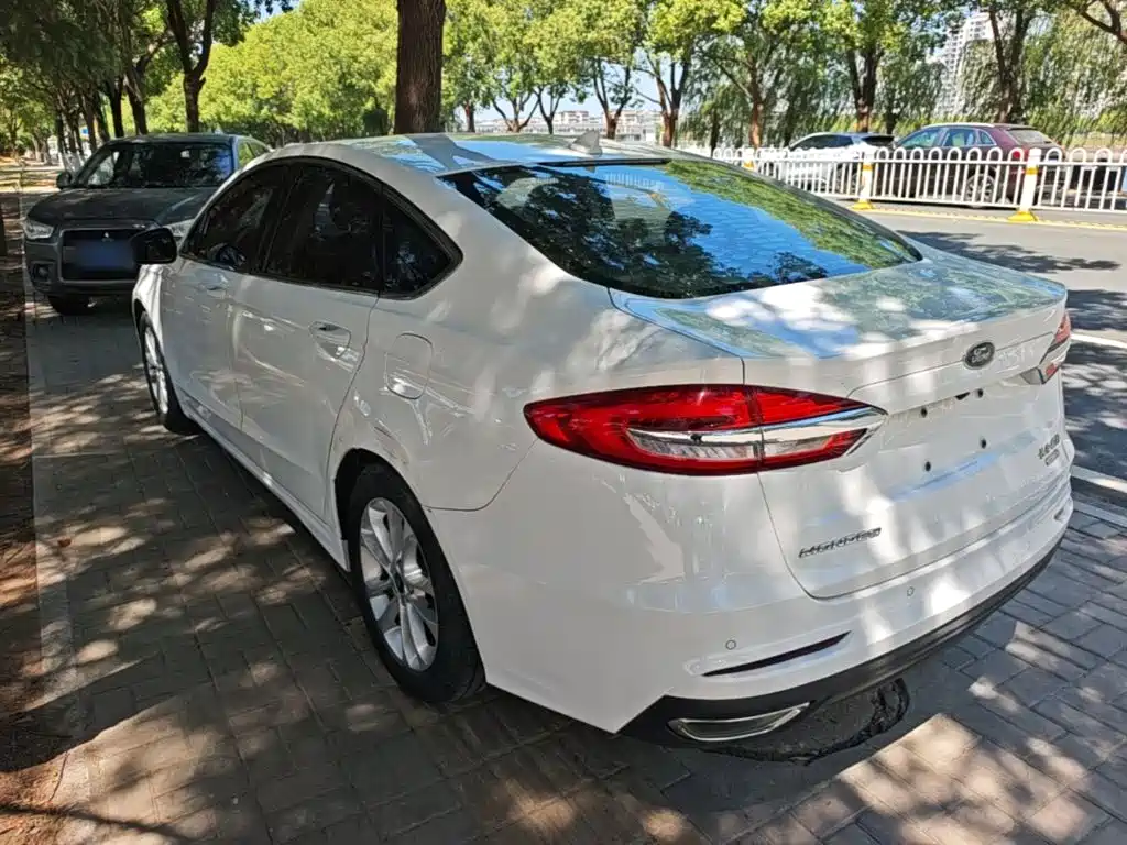 Ford Mondeo — фото 5