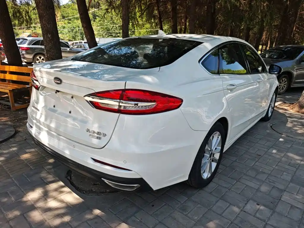 Ford Mondeo — фото 7