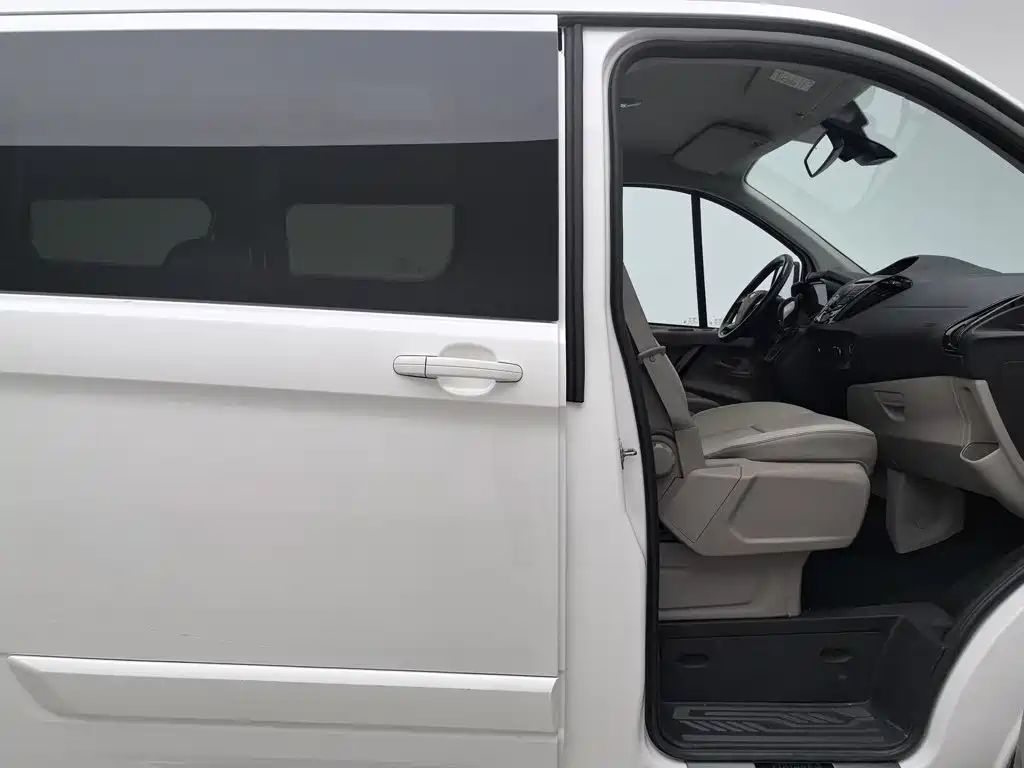 Ford Tourneo — фото 23