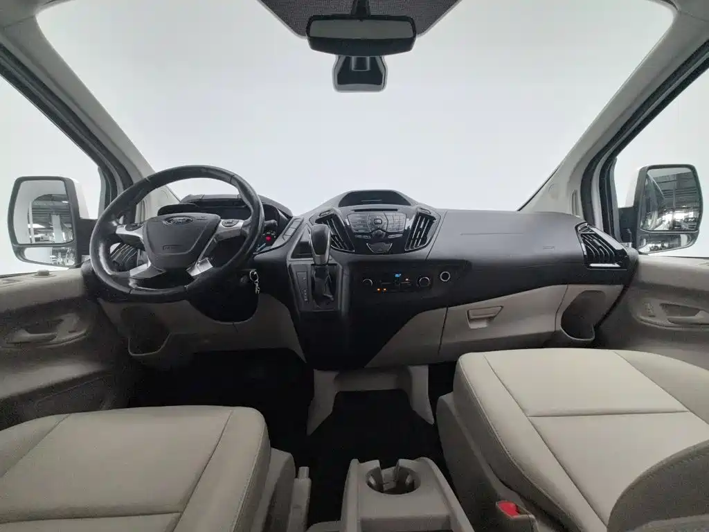 Ford Tourneo — фото 5