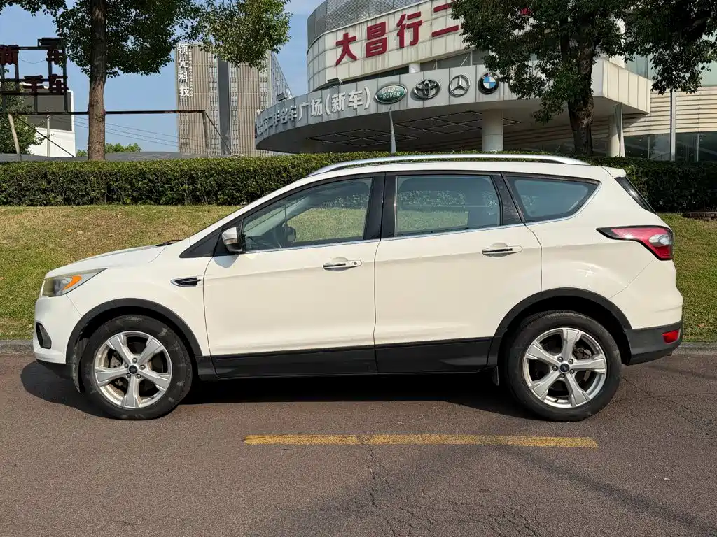Ford Kuga — фото 3