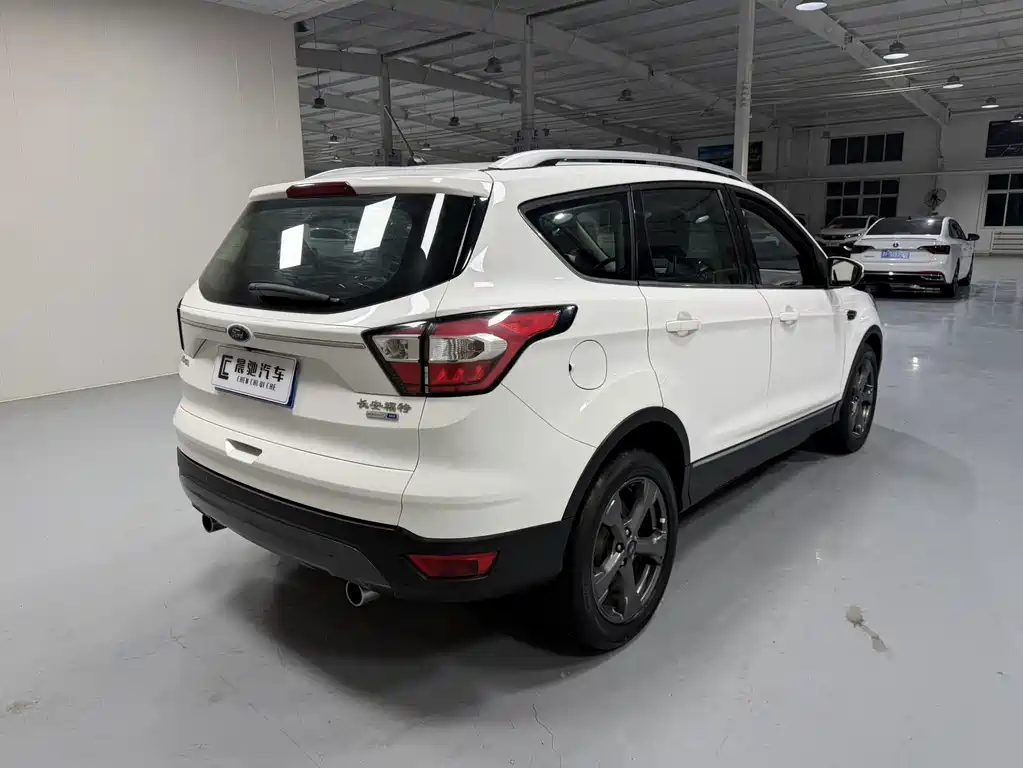 Ford Kuga — фото 4