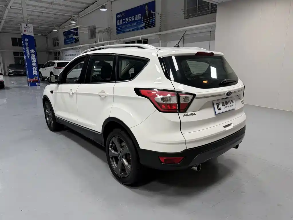 Ford Kuga — фото 6